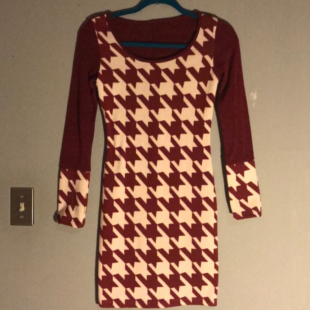 Maroon houndstooth long sleeve dress! Alabama fan?
